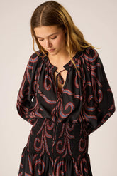 FEATHER BLACK