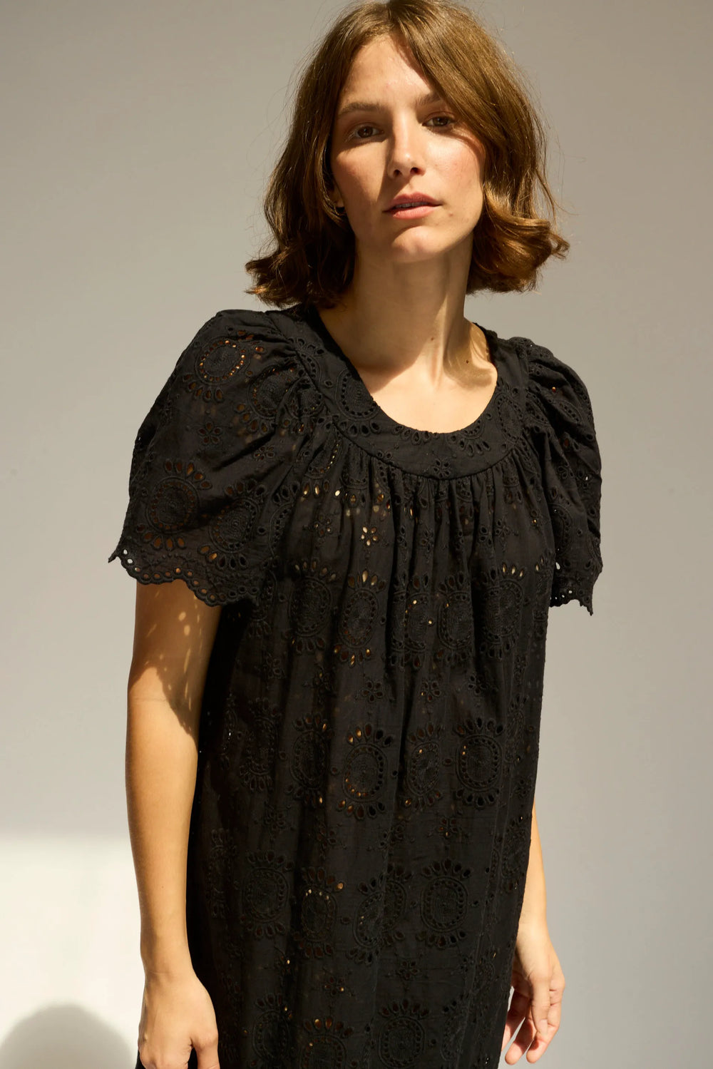 MEDALLION EMBROIDERY BLACK