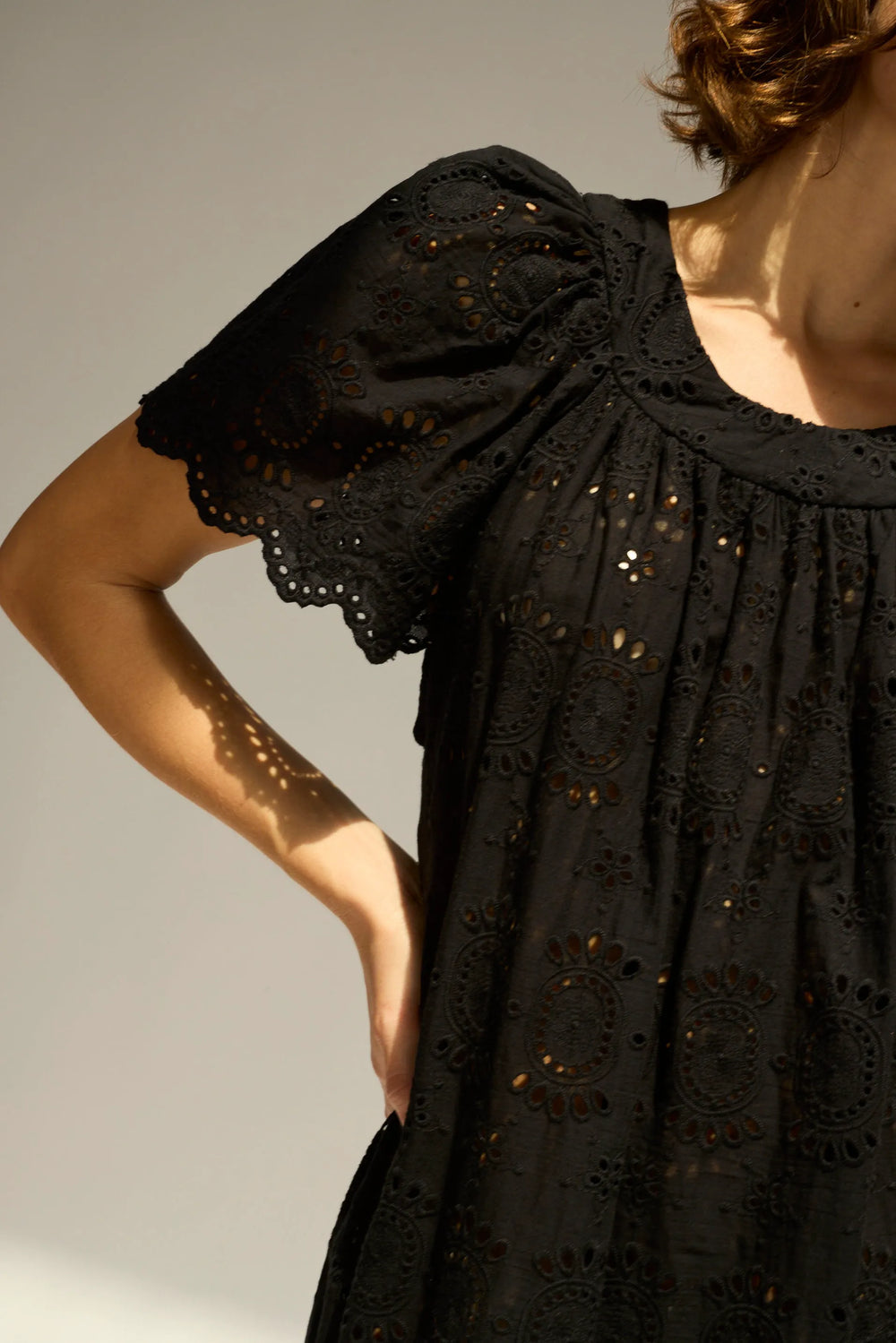 MEDALLION EMBROIDERY BLACK