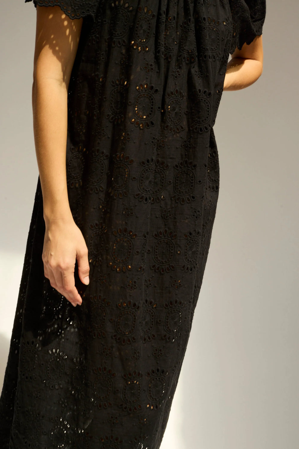 MEDALLION EMBROIDERY BLACK