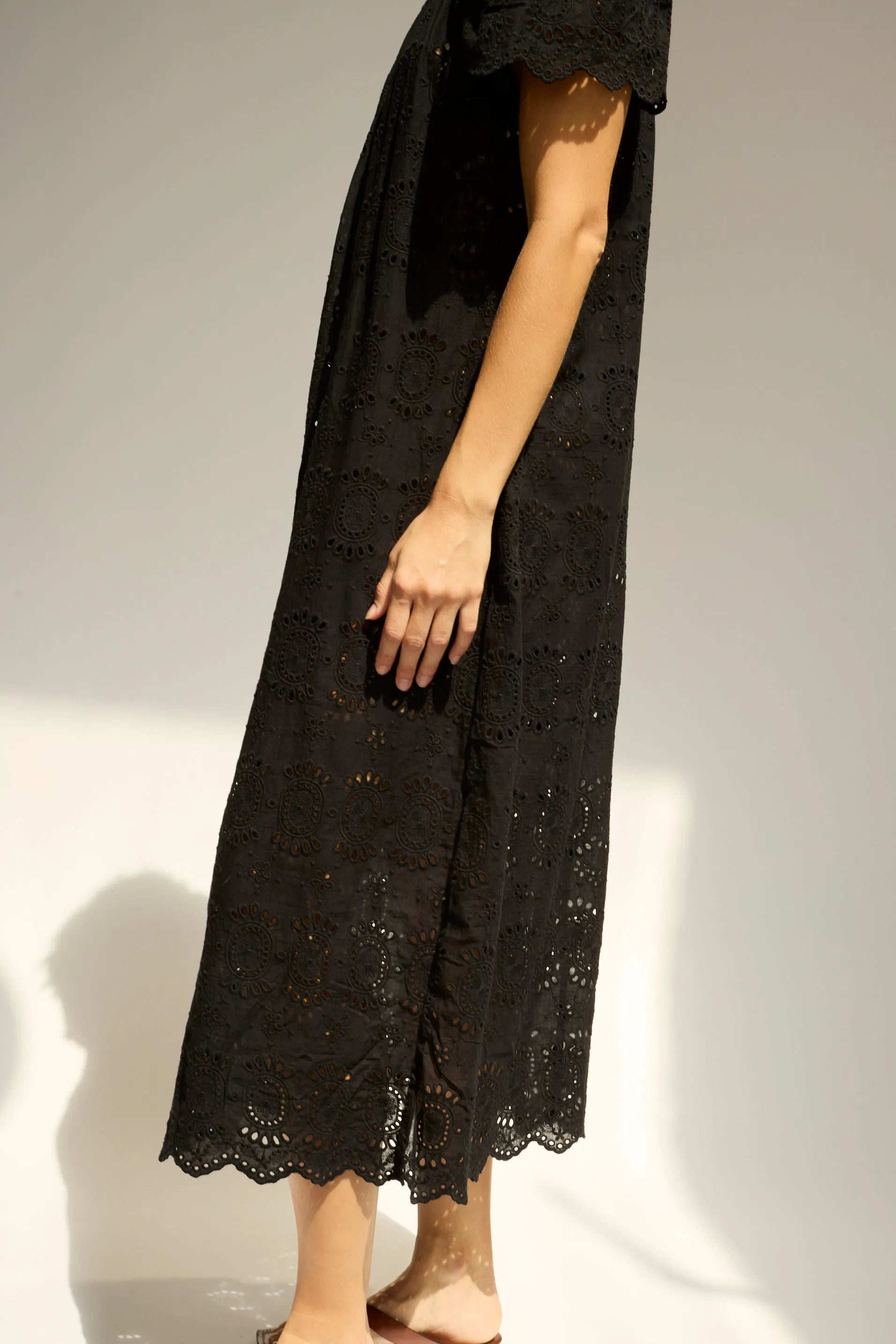 MEDALLION EMBROIDERY BLACK