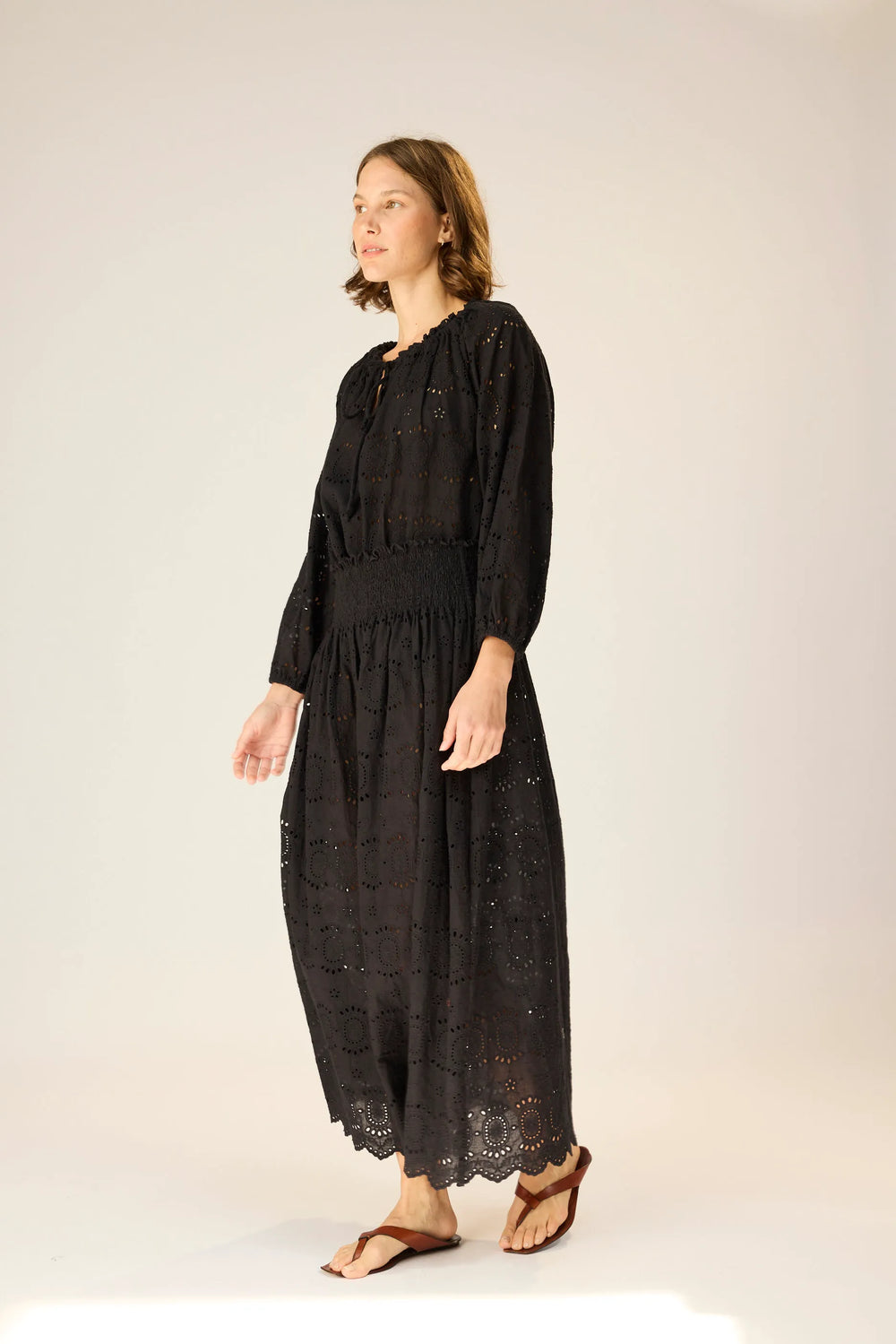 MEDALLION EMBROIDERY BLACK