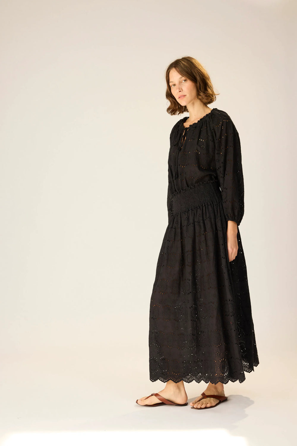 MEDALLION EMBROIDERY BLACK