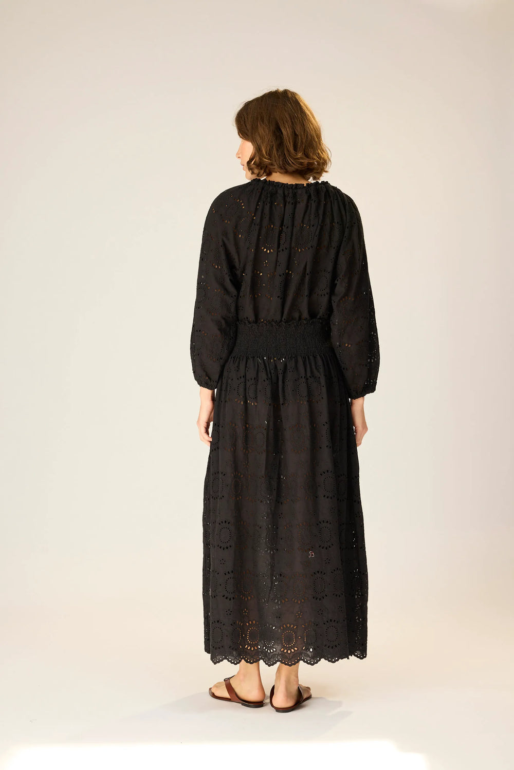 MEDALLION EMBROIDERY BLACK