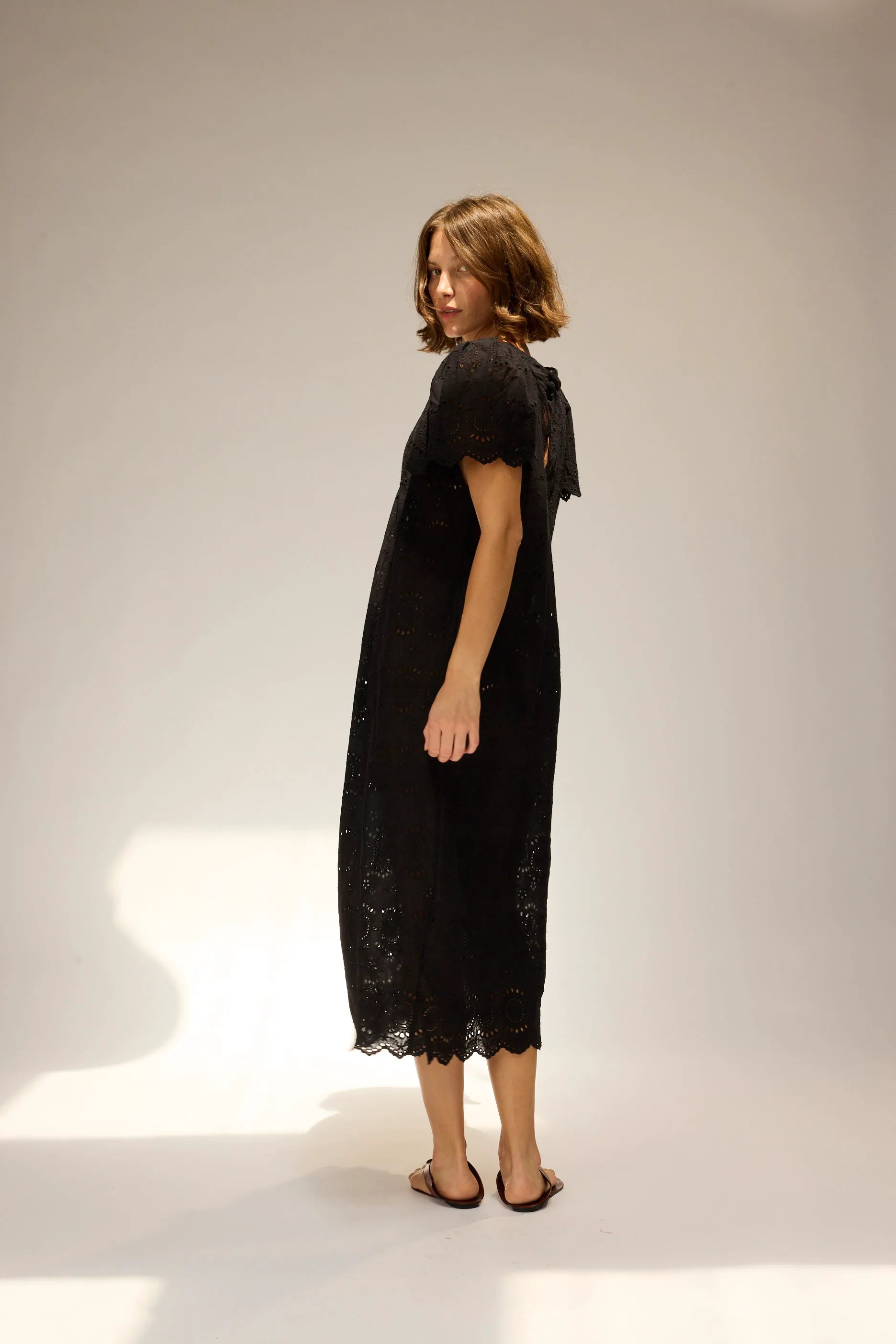 MEDALLION EMBROIDERY BLACK
