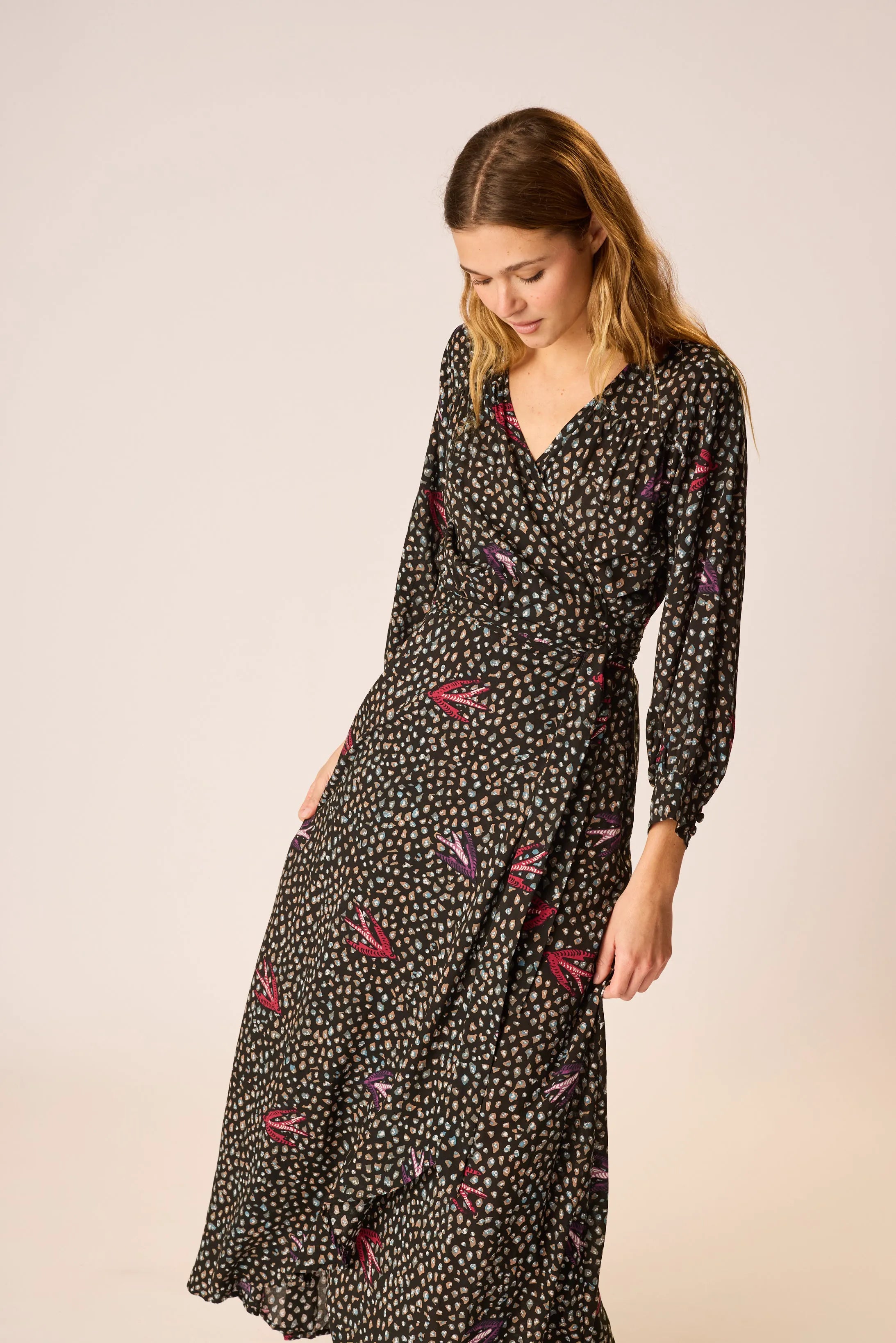 SWALLOW BLACK