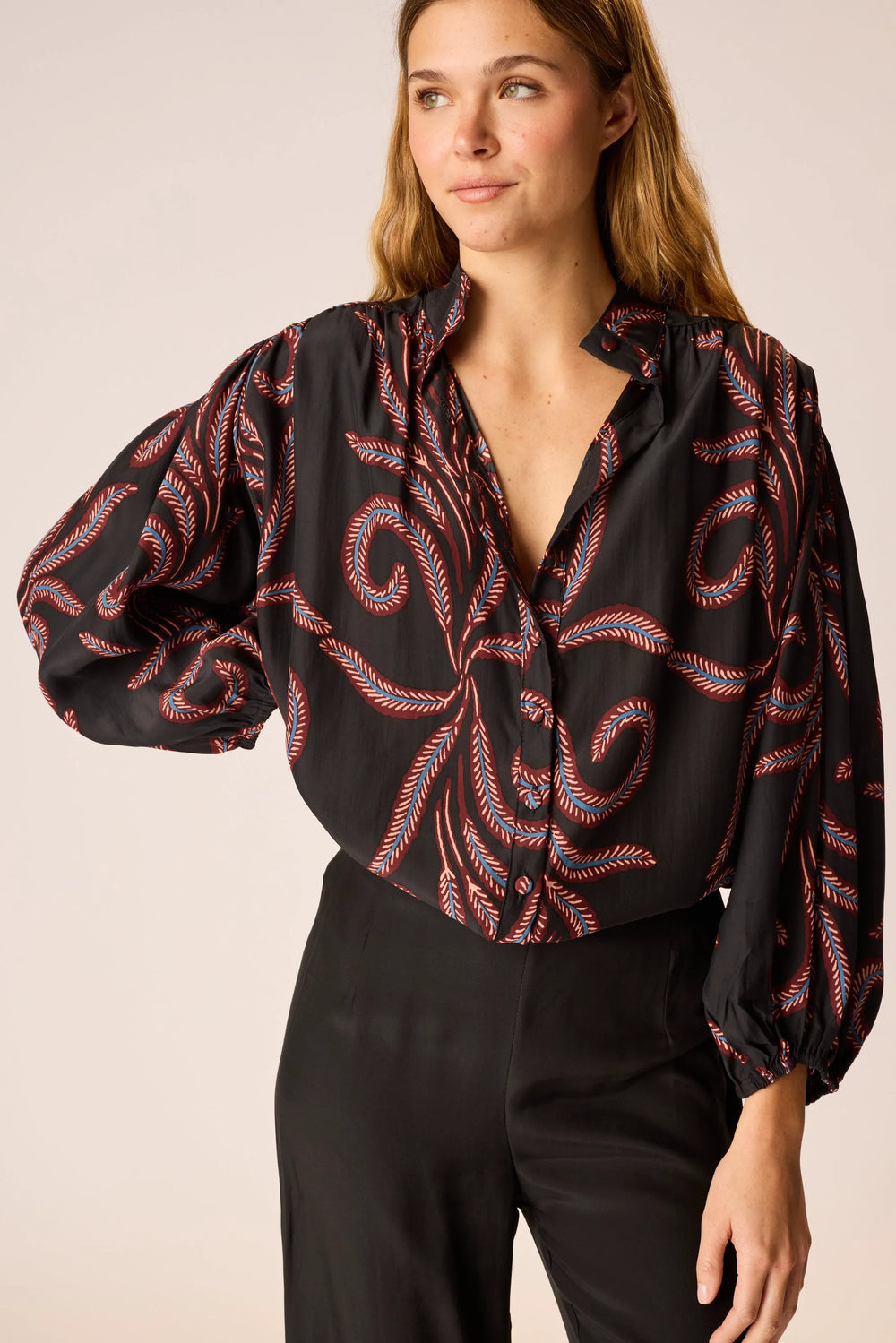 FEATHER BLACK