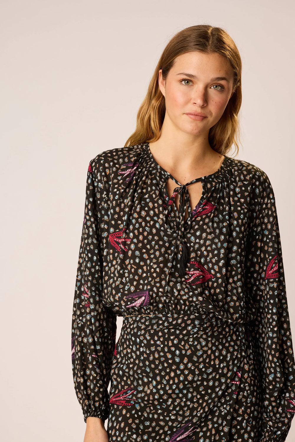 SWALLOW BLACK