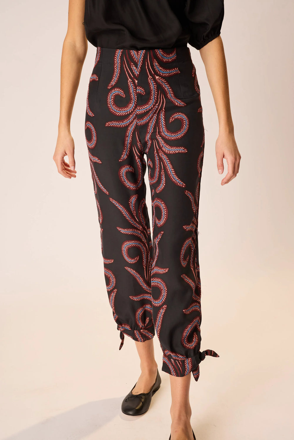 FEATHER BLACK