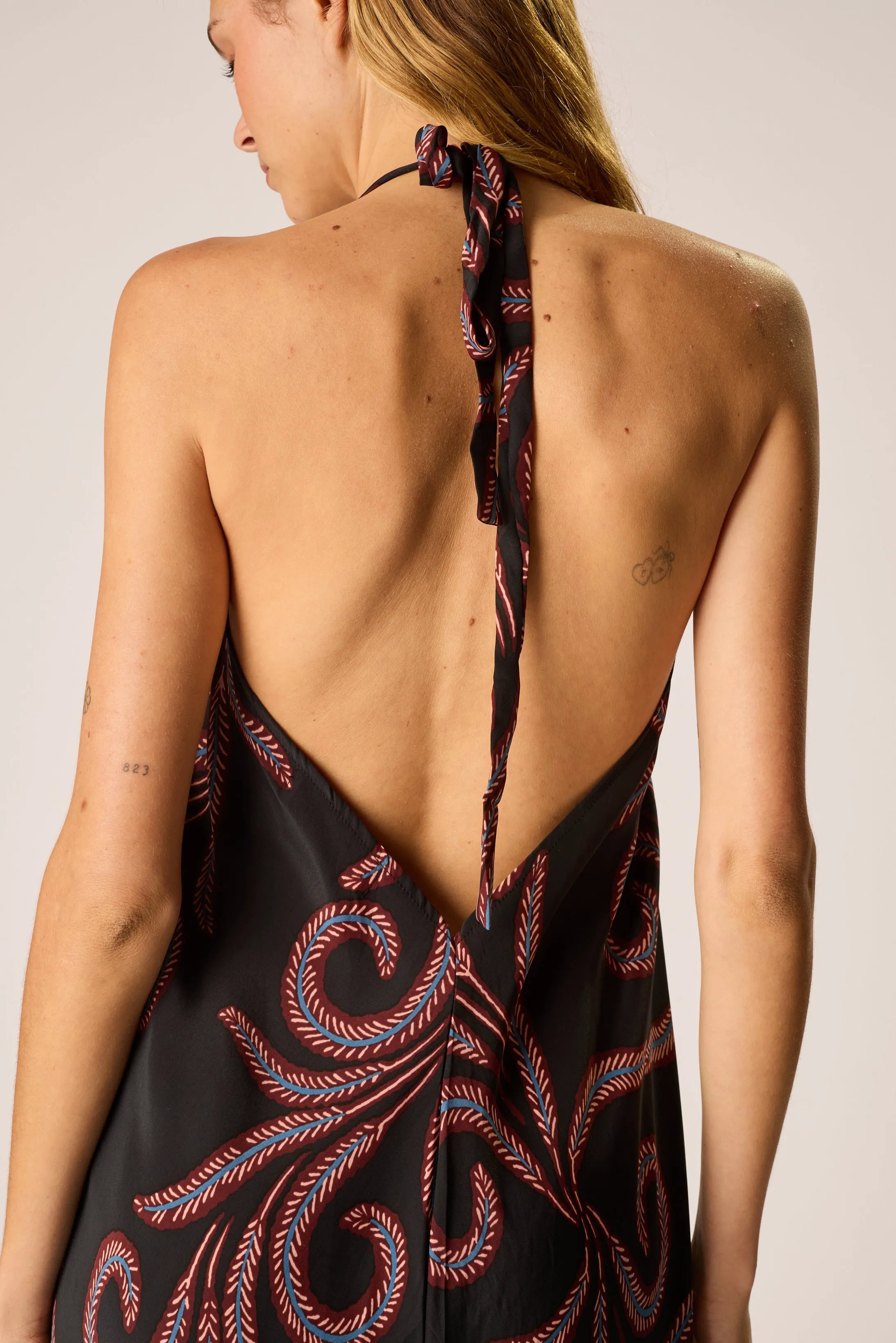 FEATHER BLACK