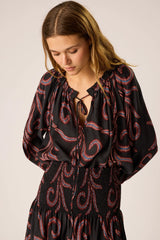 FEATHER BLACK