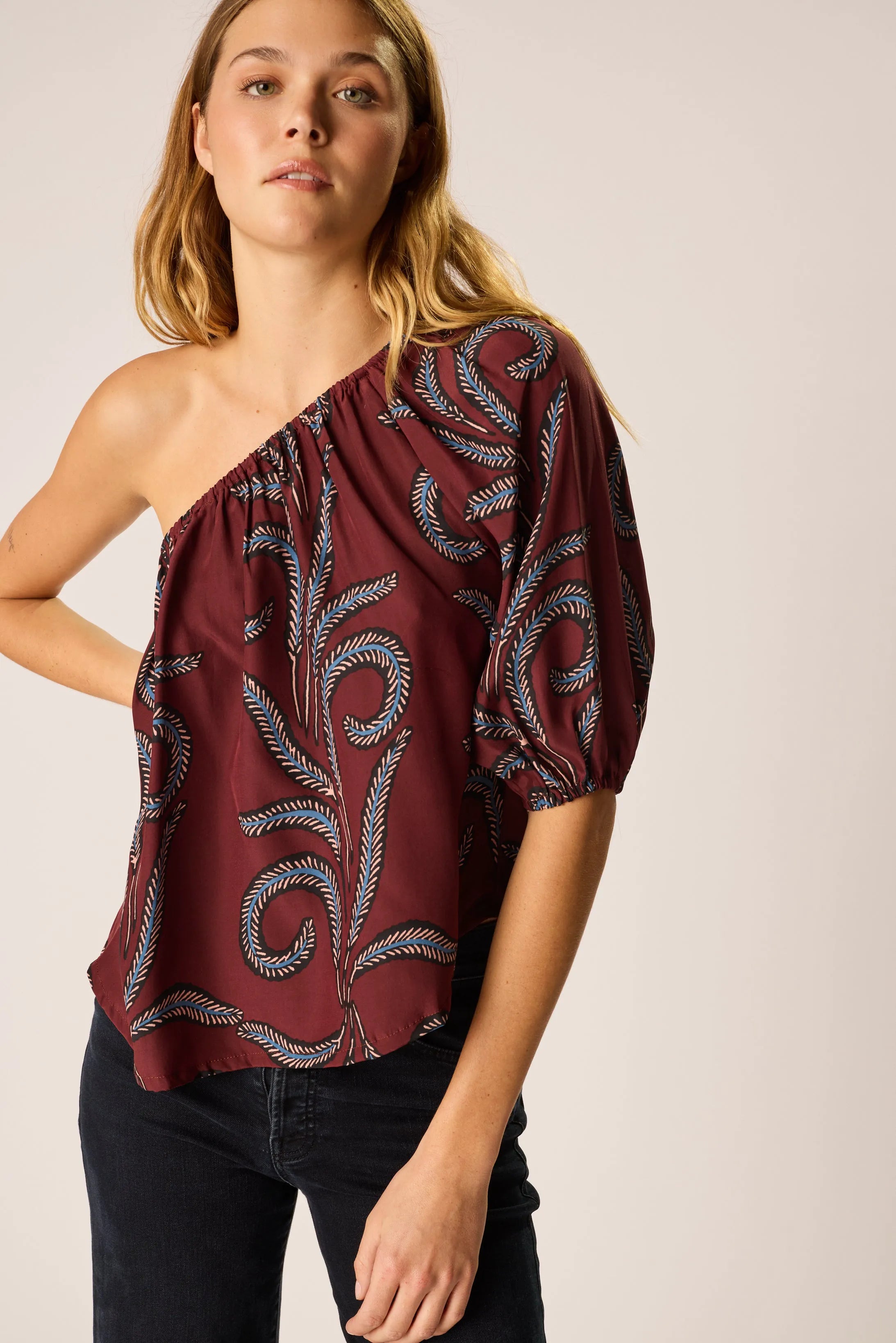 FEATHER BORDEAUX
