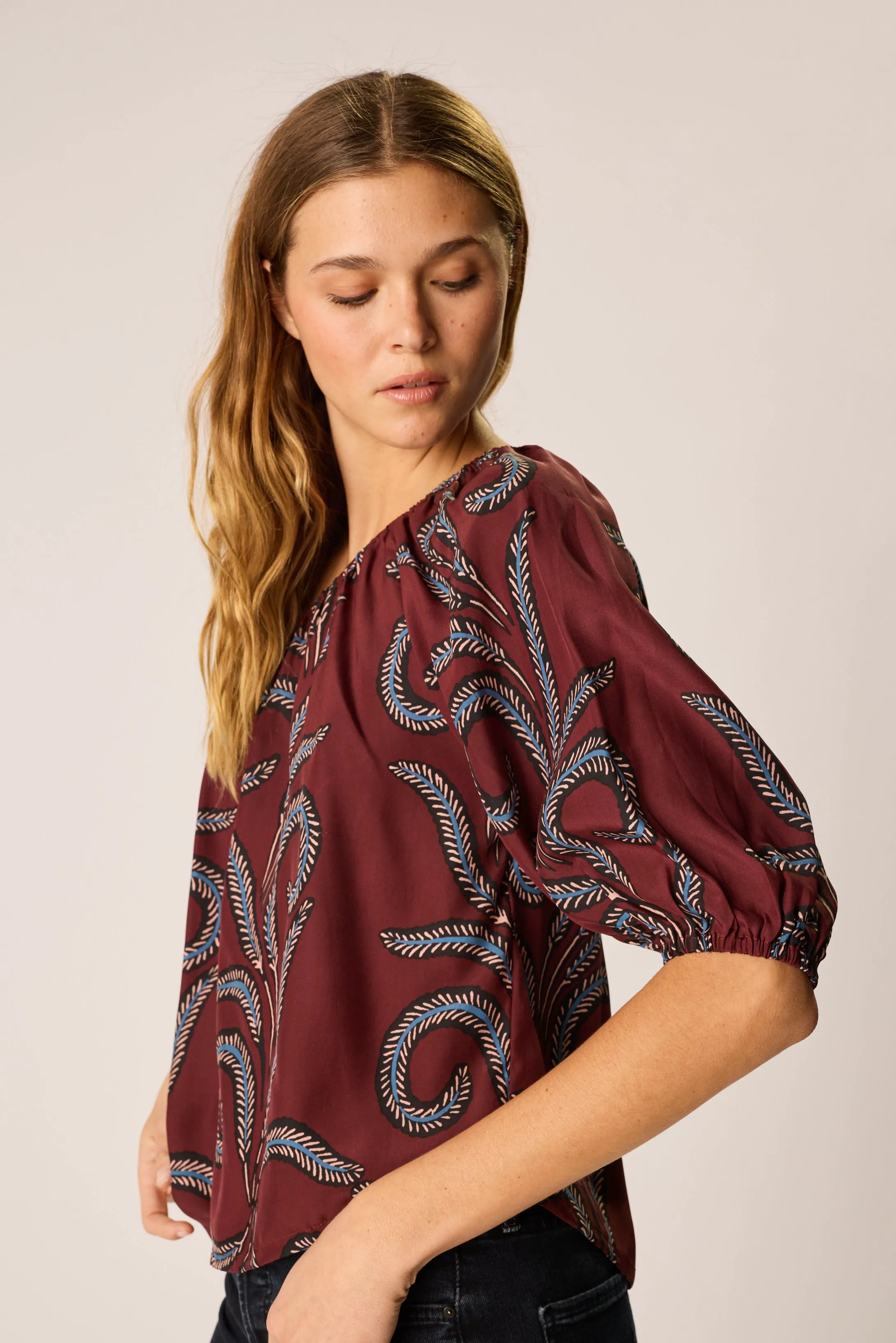 FEATHER BORDEAUX