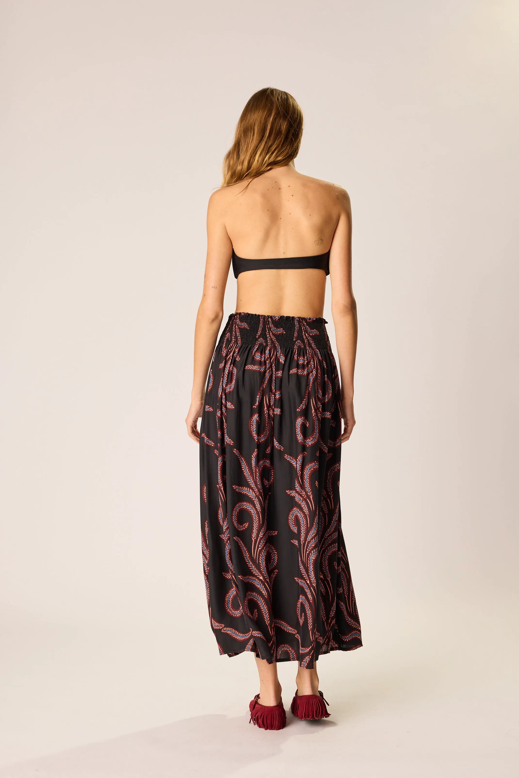 FEATHER BLACK