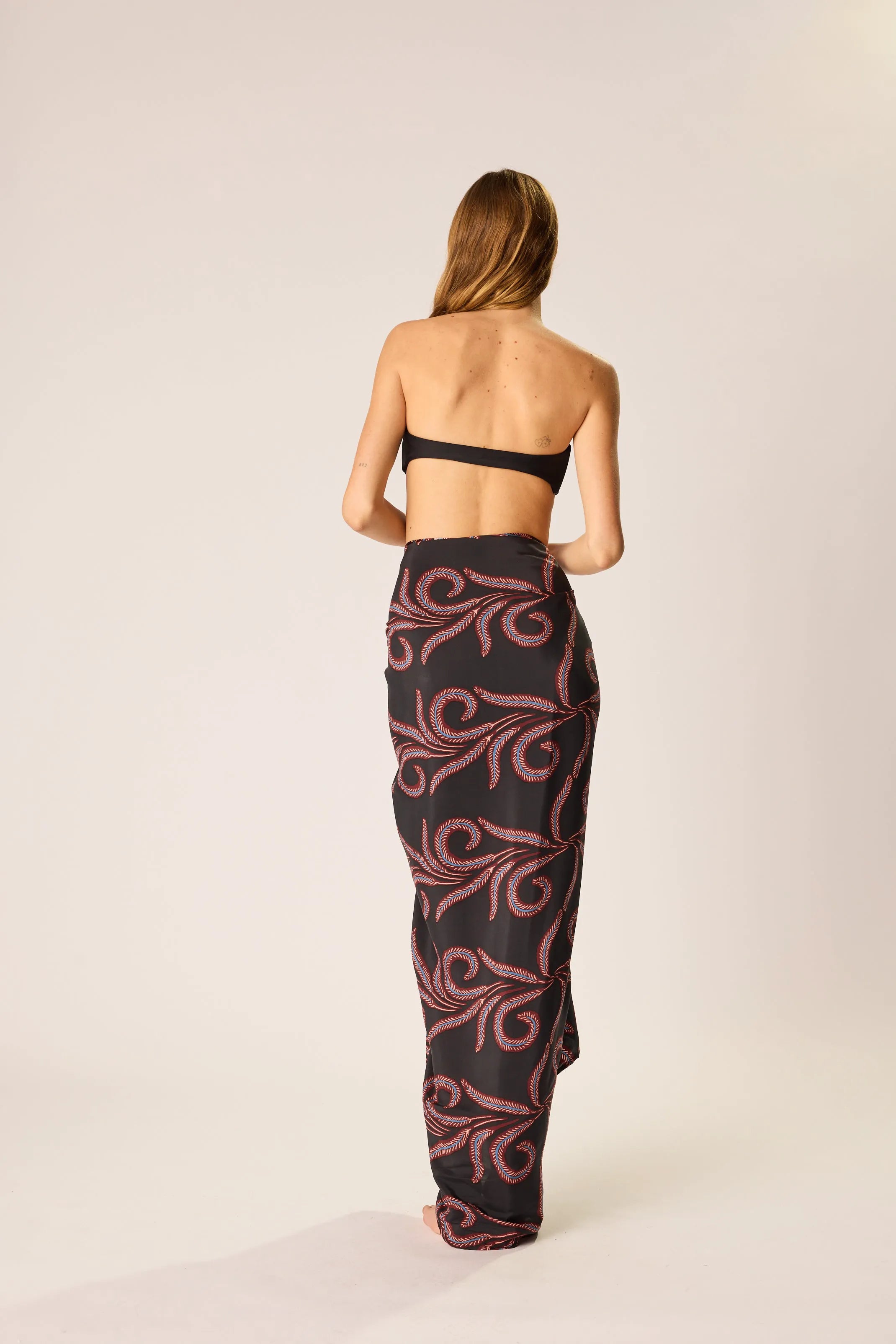 FEATHER BLACK