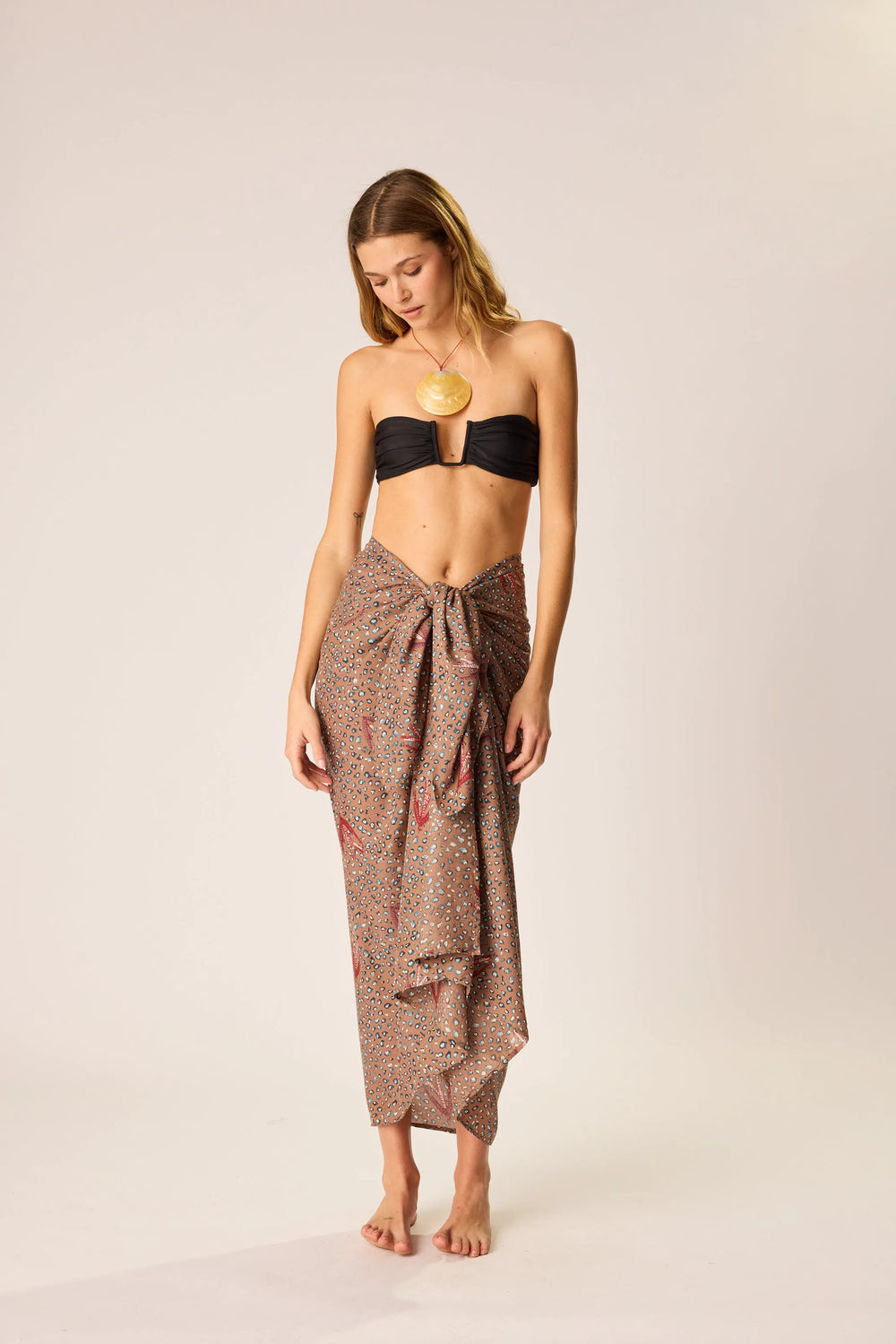 SWALLOW NUTMEG