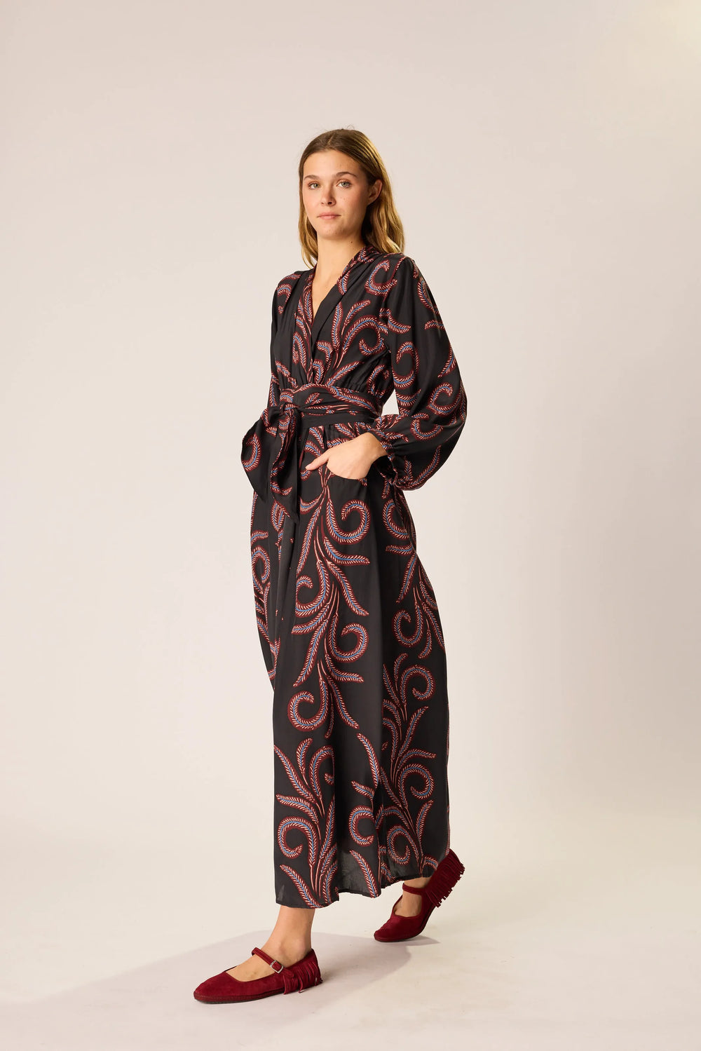 FEATHER BLACK
