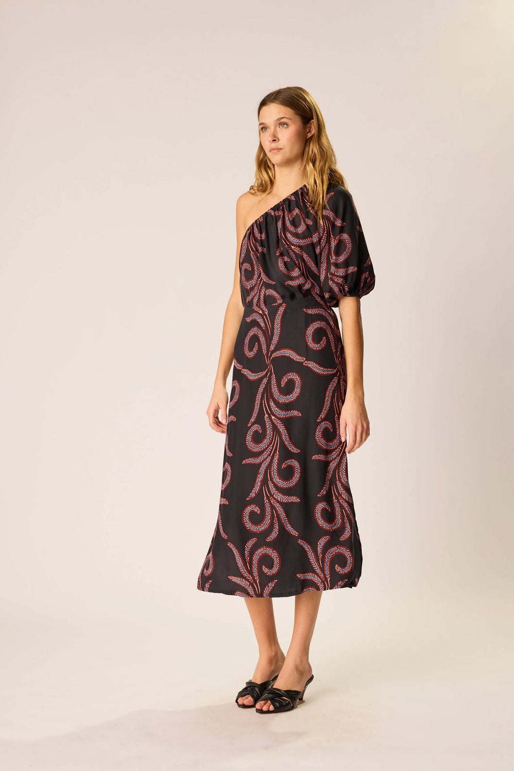 FEATHER BLACK