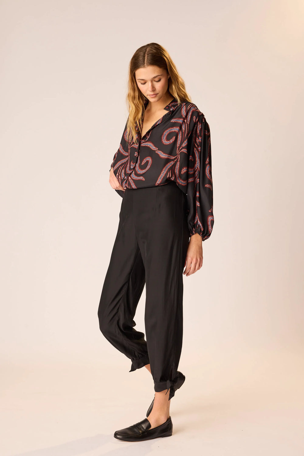 FEATHER BLACK