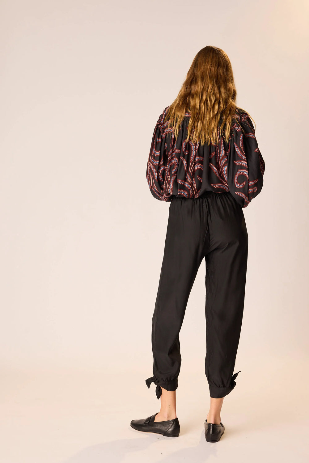 FEATHER BLACK