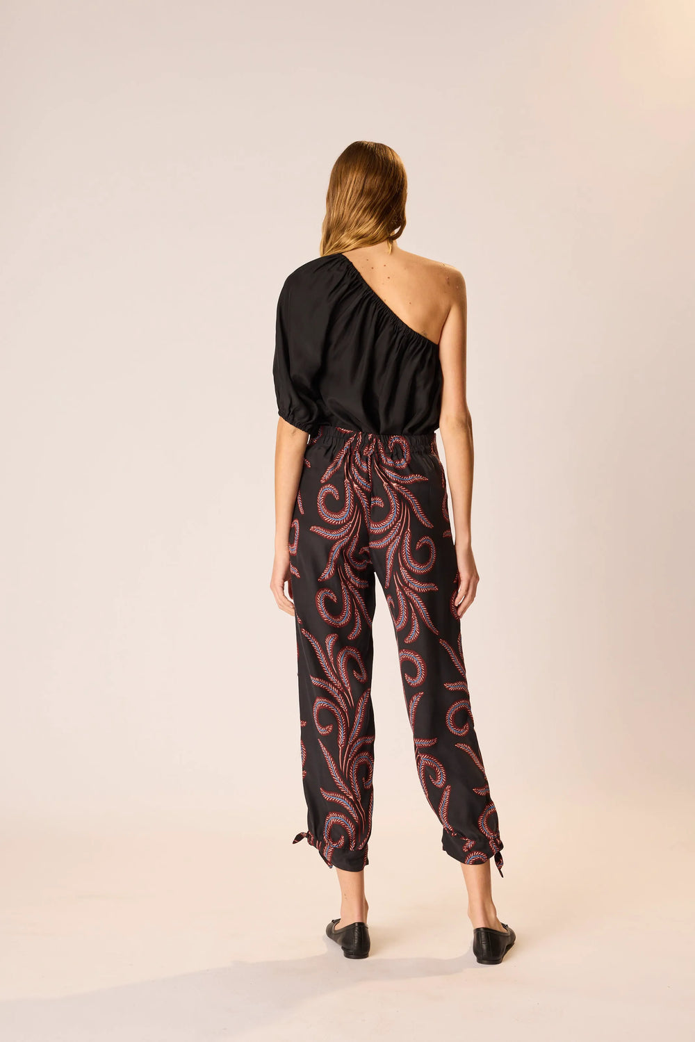 FEATHER BLACK