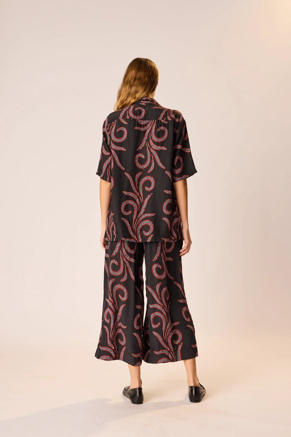 FEATHER BLACK