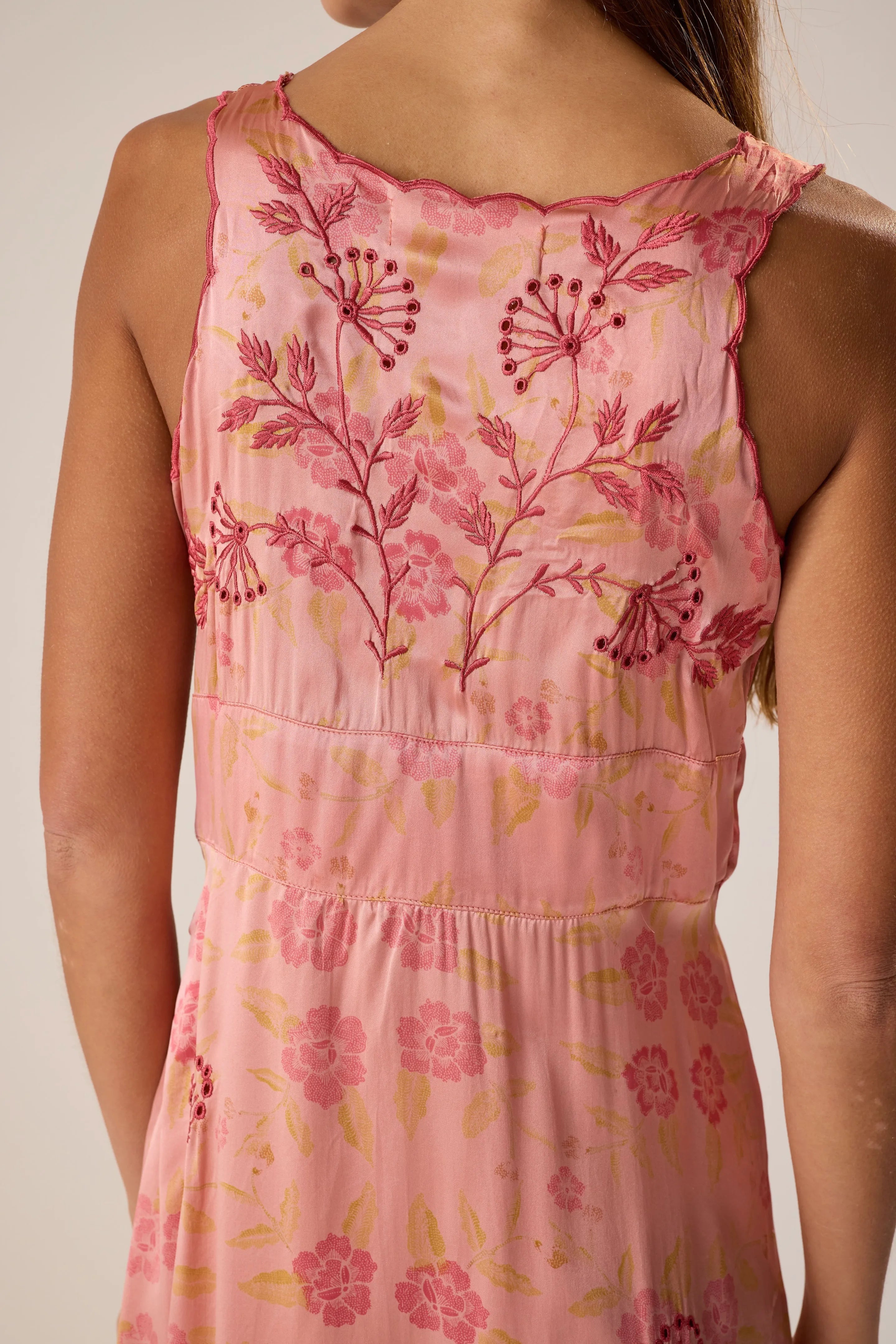 HERITAGE PRAIRIE ROSE EMBROIDERY