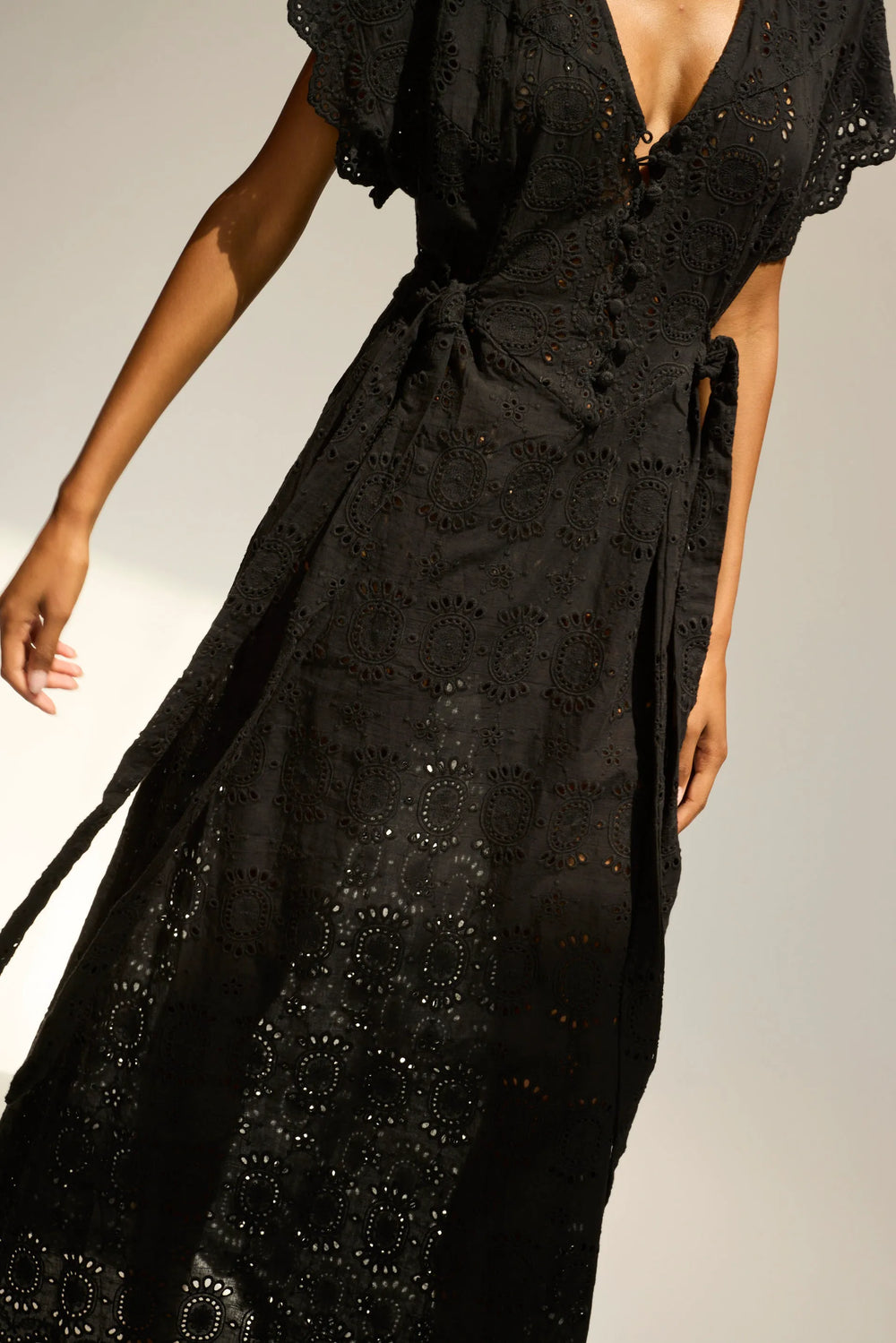 MEDALLION EMBROIDERY BLACK