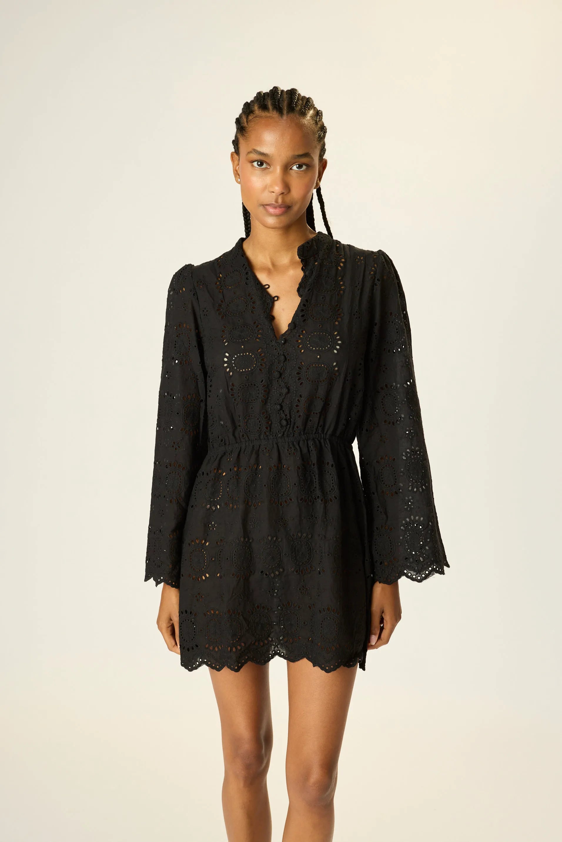 MEDALLION EMBROIDERY BLACK