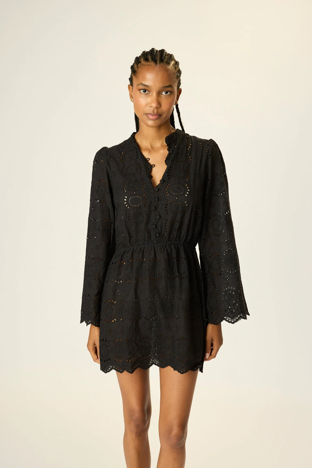 MEDALLION EMBROIDERY BLACK