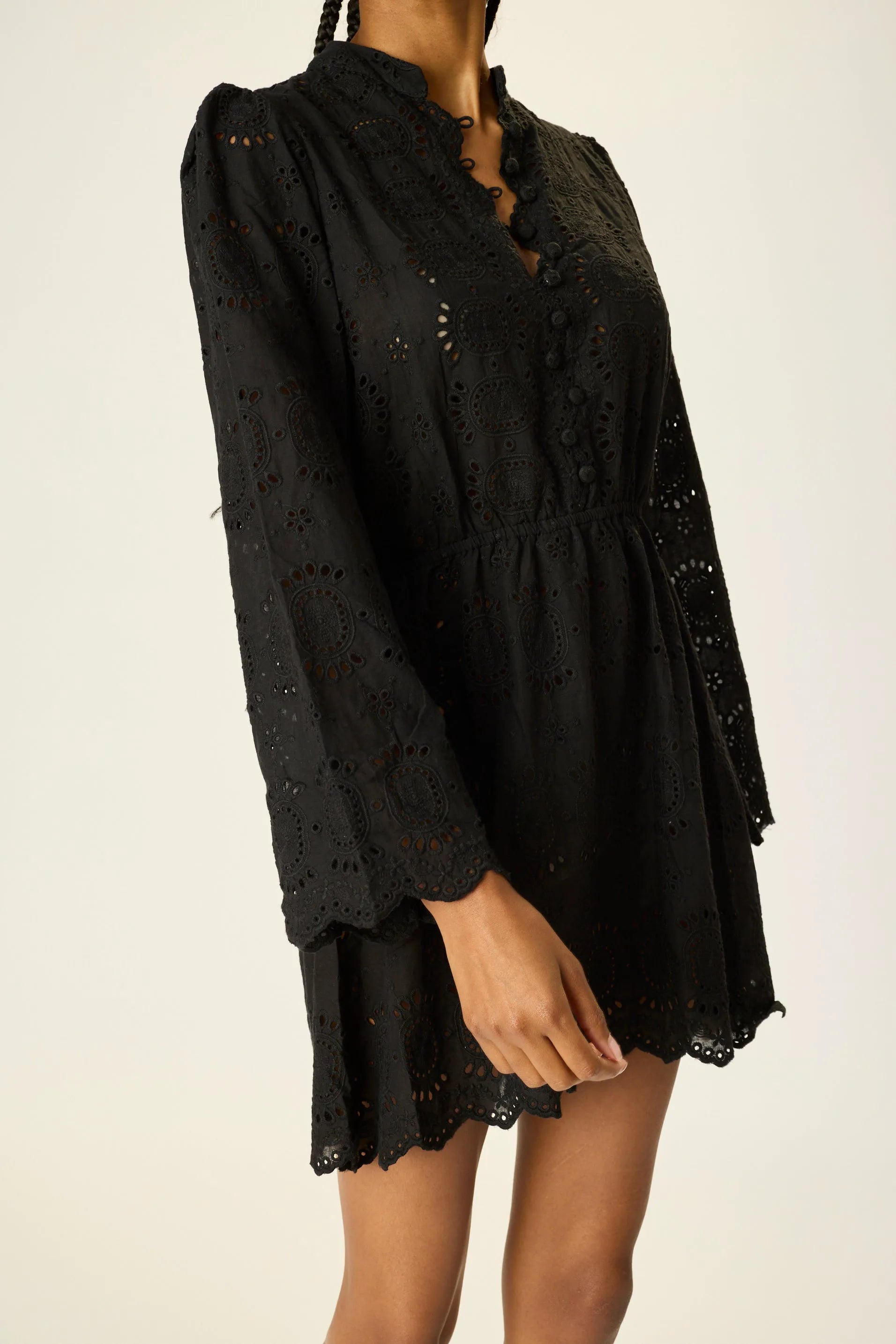 MEDALLION EMBROIDERY BLACK