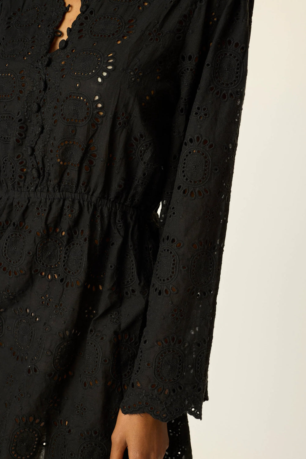 MEDALLION EMBROIDERY BLACK
