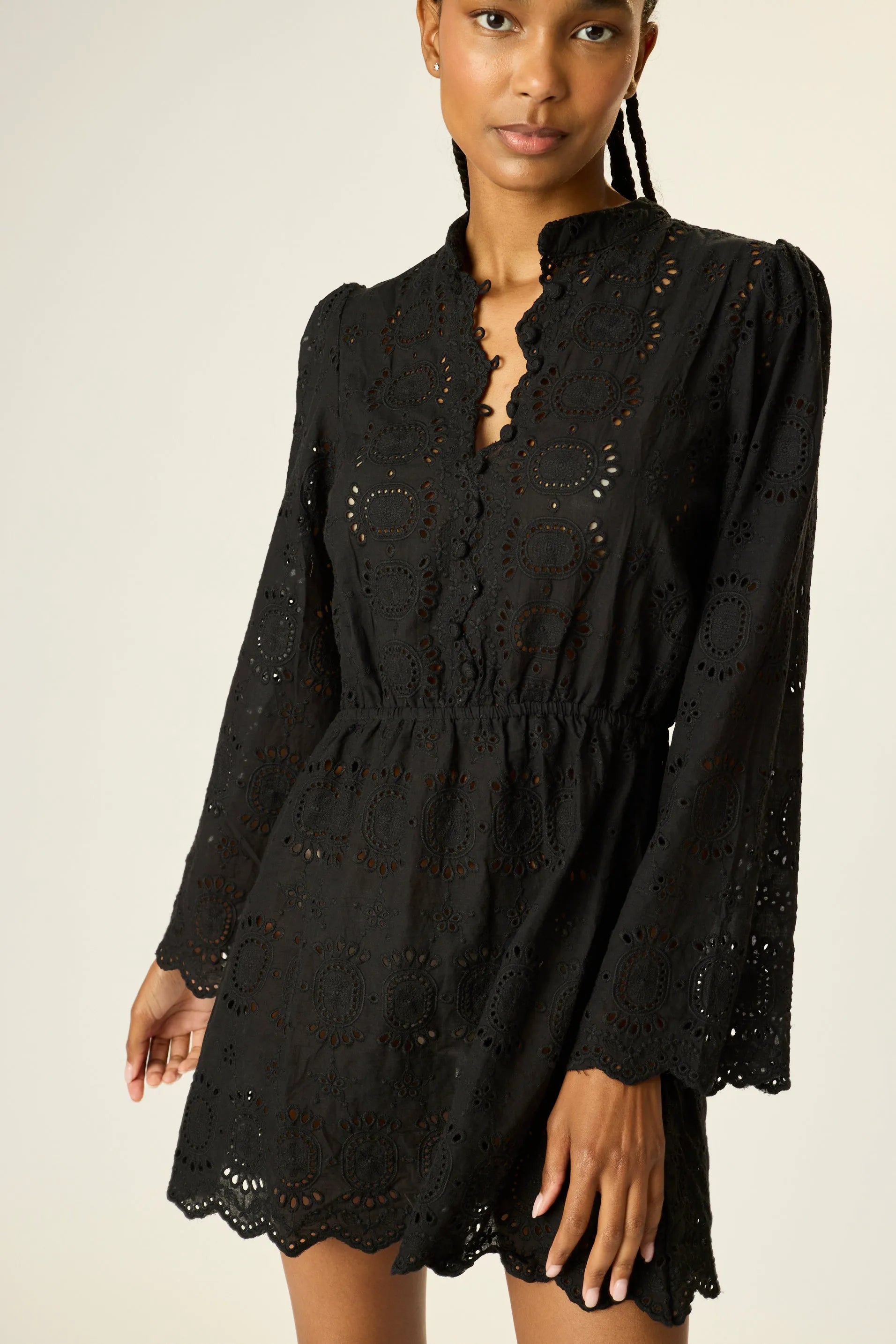 MEDALLION EMBROIDERY BLACK