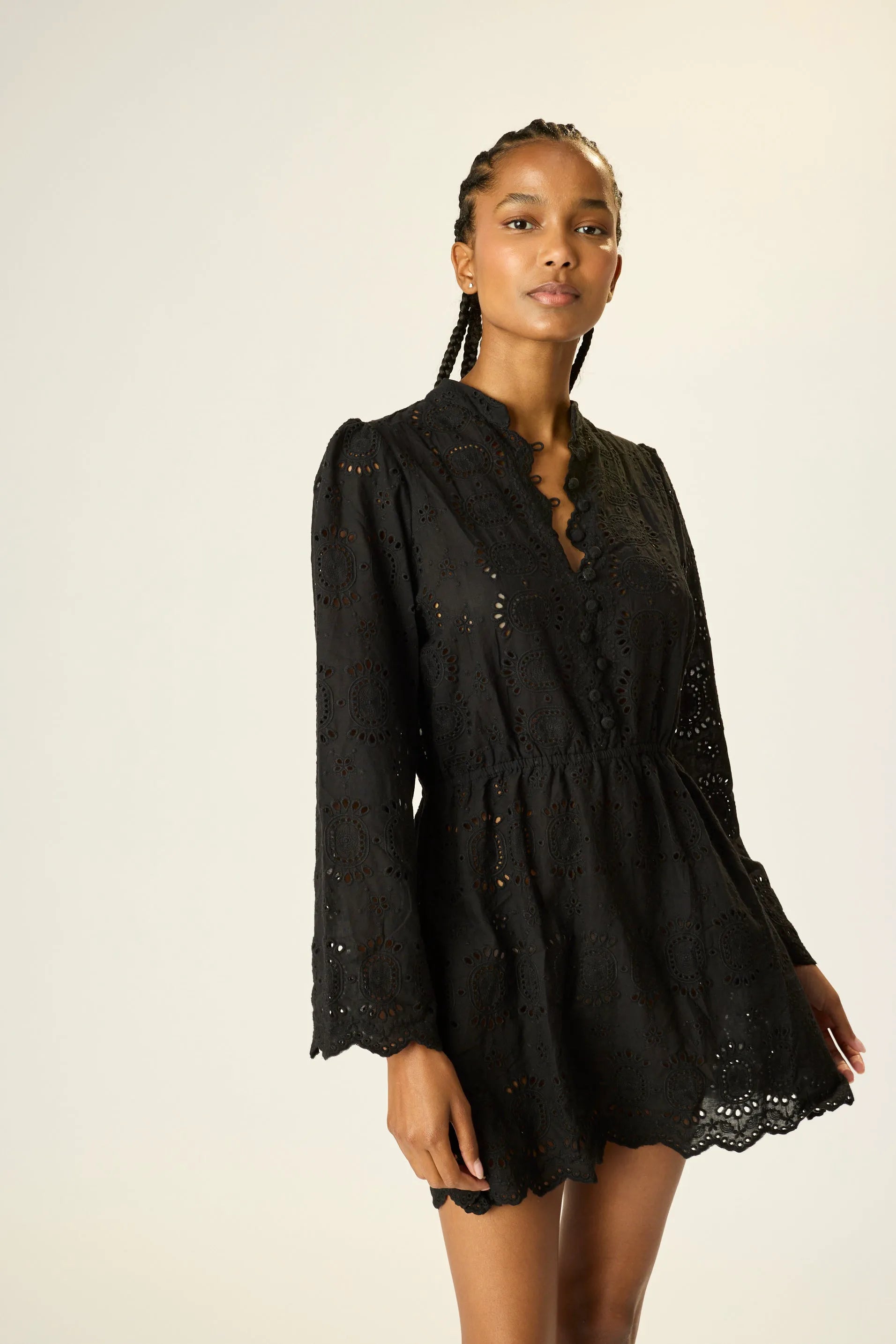 MEDALLION EMBROIDERY BLACK