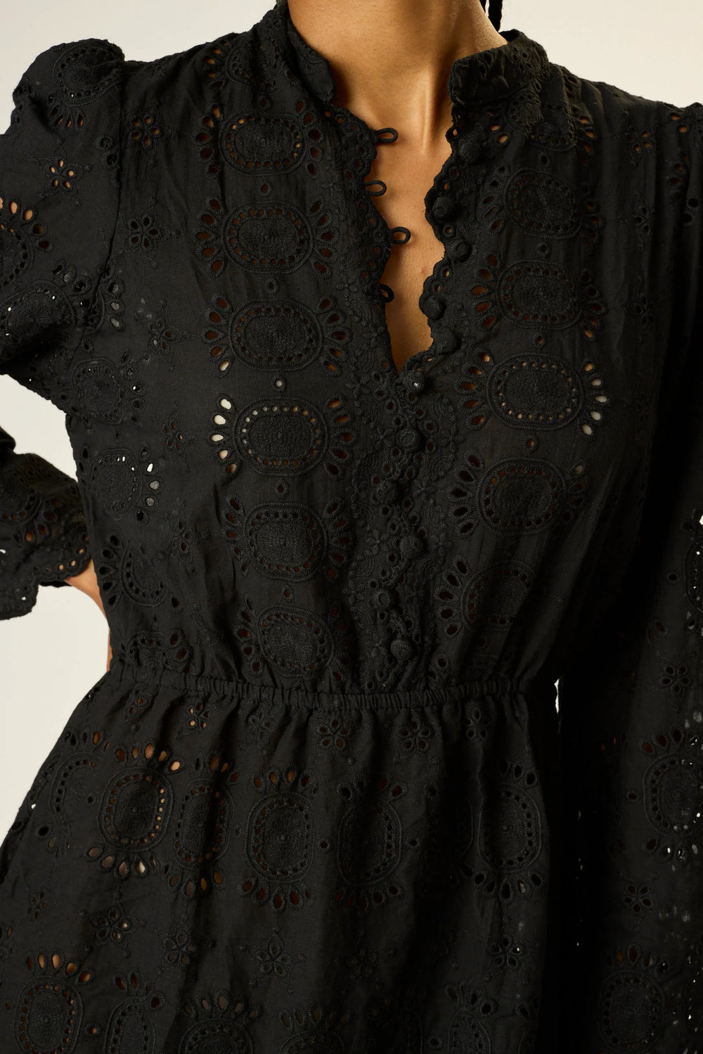MEDALLION EMBROIDERY BLACK