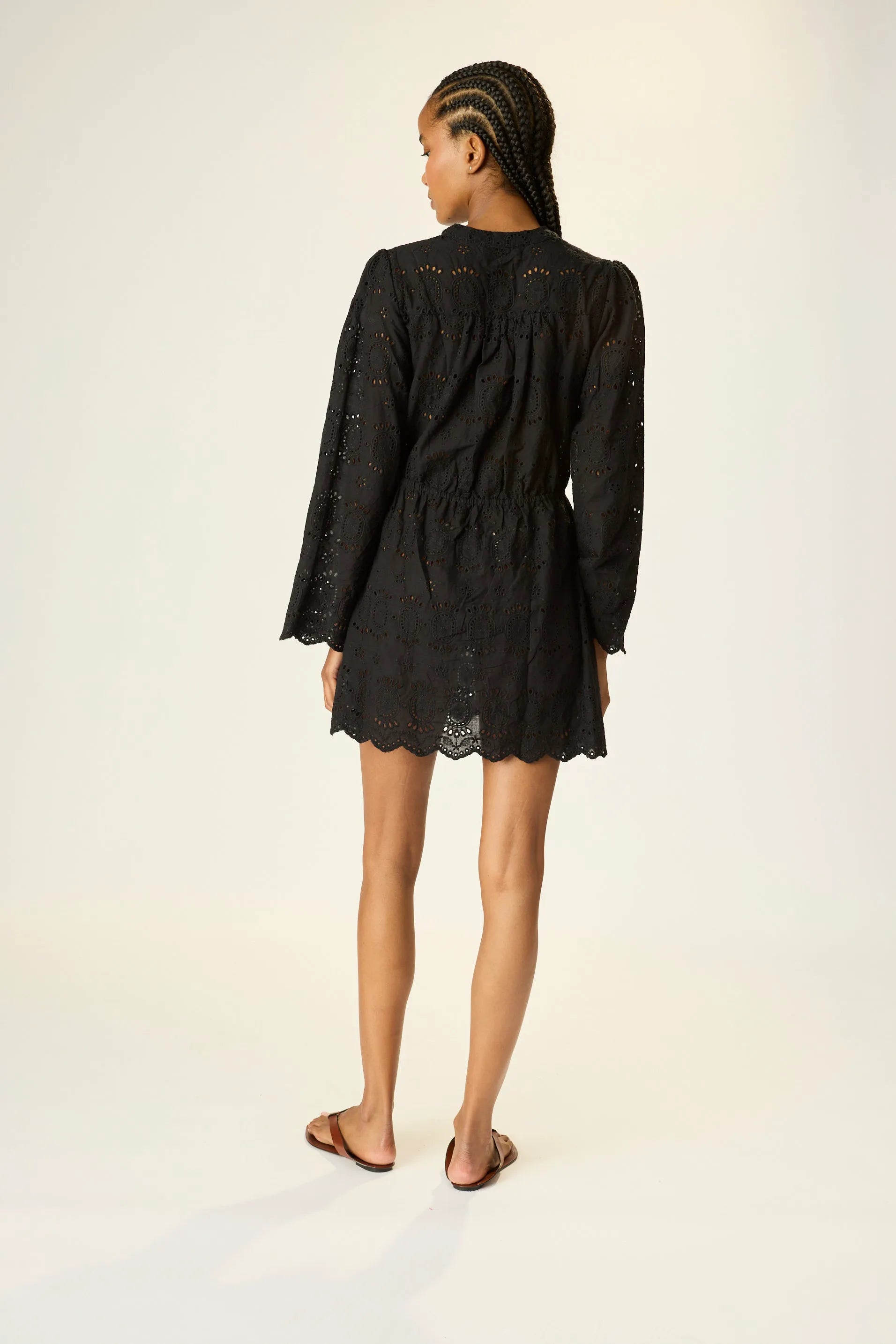 MEDALLION EMBROIDERY BLACK