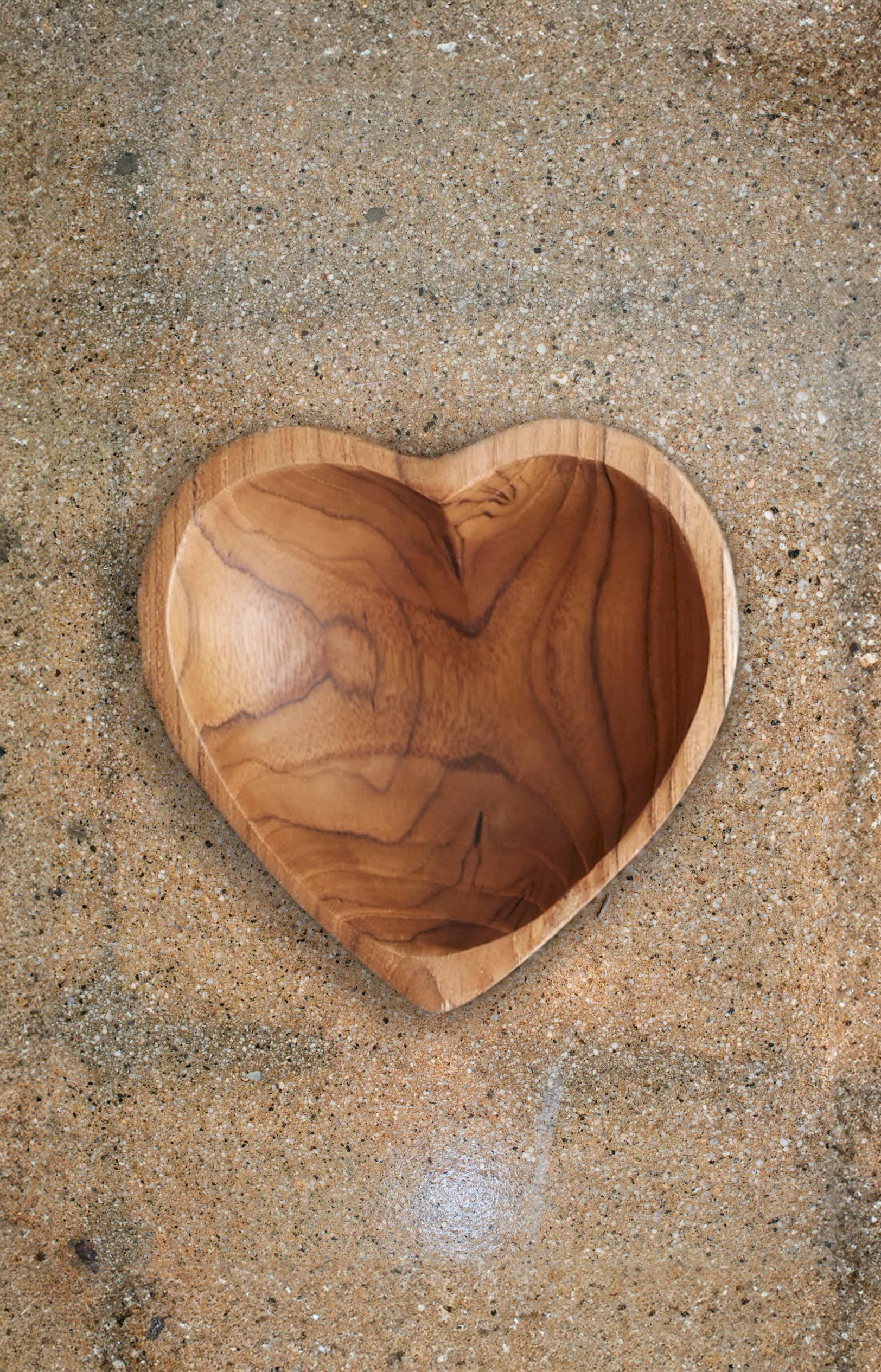 LARGE HEART BOWL