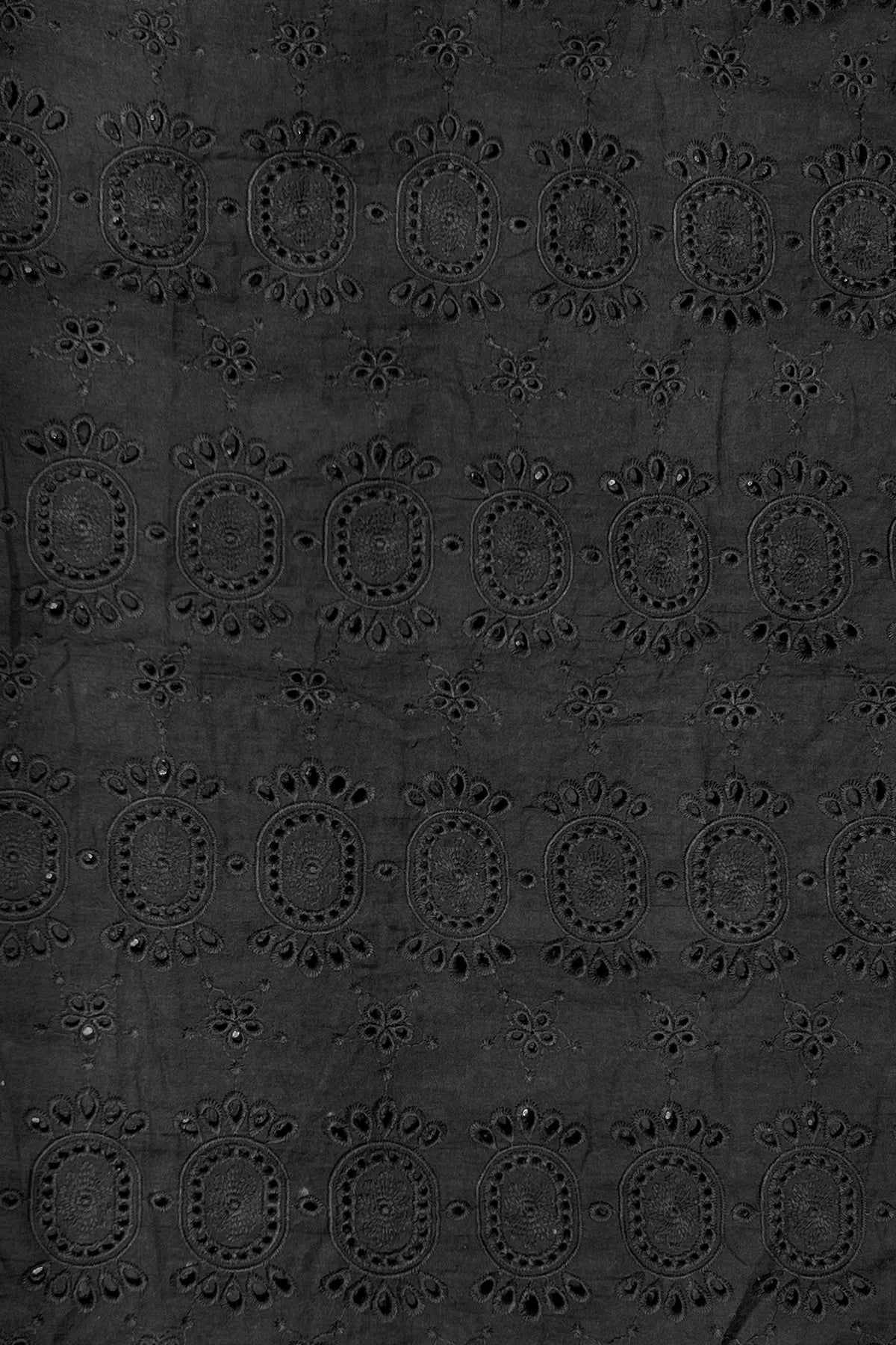 MEDALLION BLACK